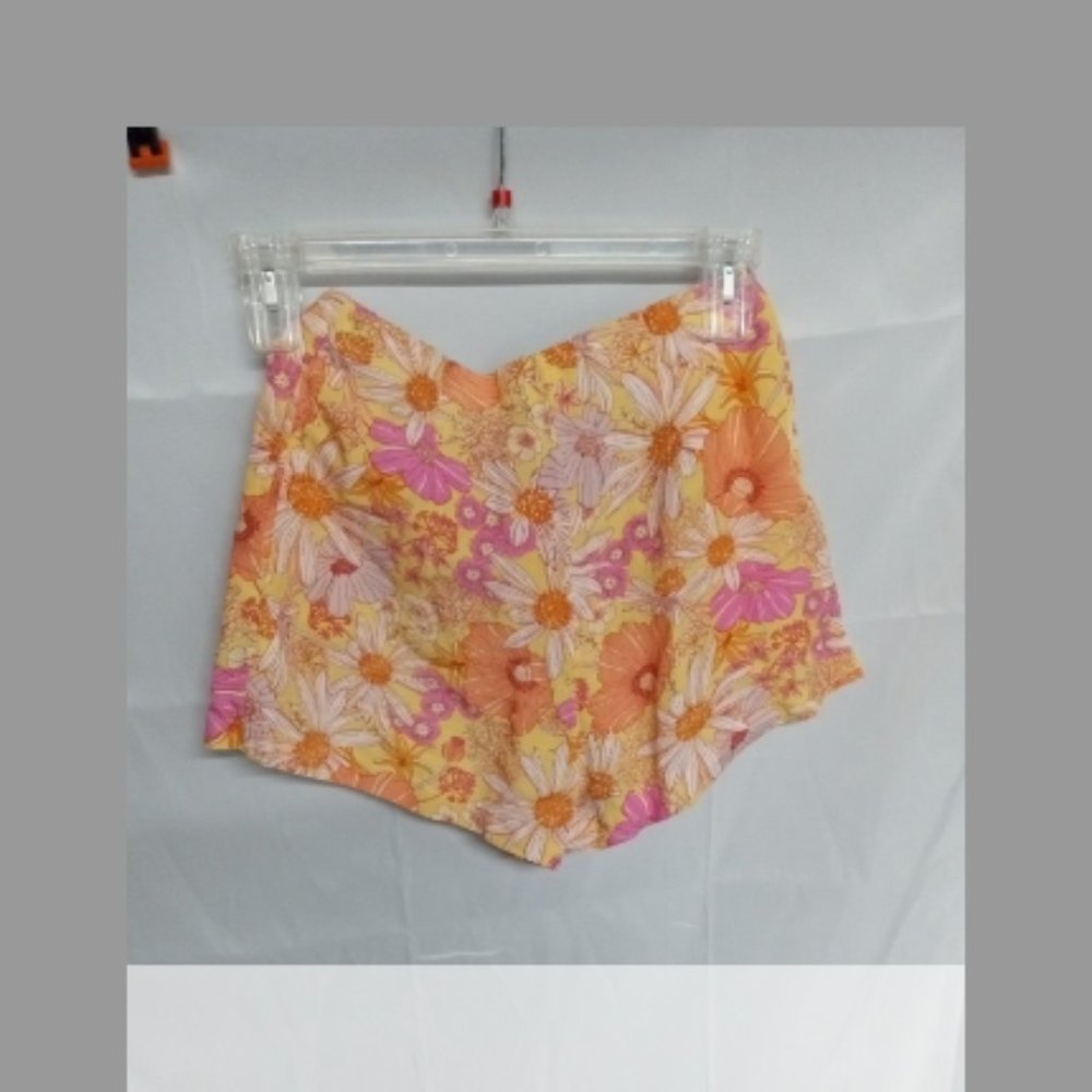 Women's H & M Linen Blend Shorts - Picture 4 of 4